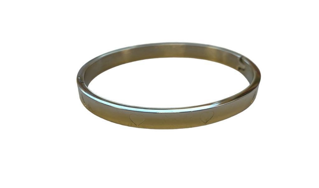 Brazalete Rígido Plateado Corazón. Gema Medina
